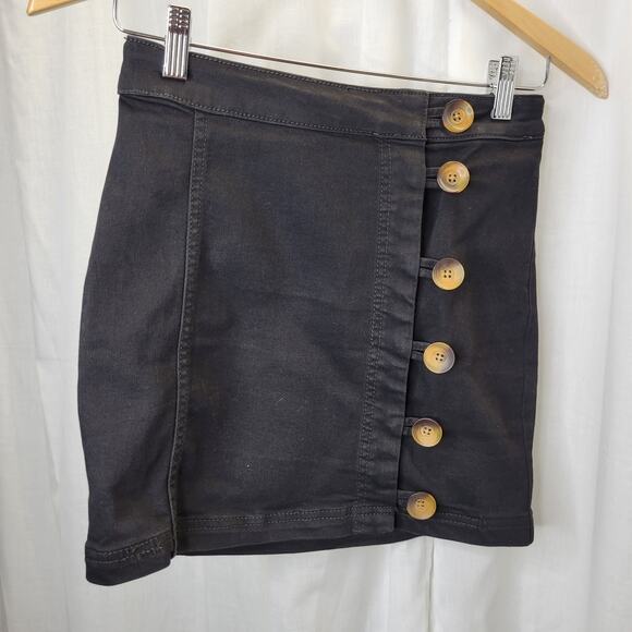 Free People Black Twill Off-Center Brown Button Mini Skirt, 0 - Picture 1 of 6